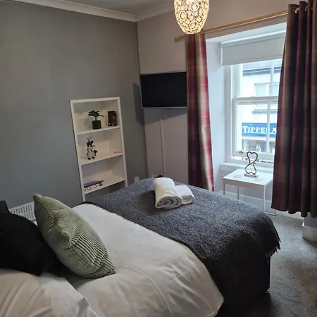 Flat 2, 4 Wentworth Street Apartment-3