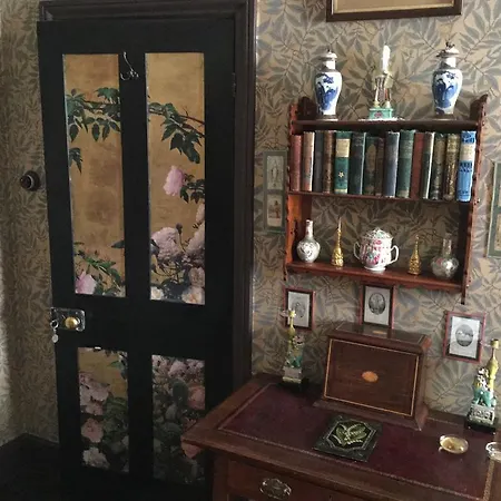 St Benedict - Victorian Bed And Breakfast-3