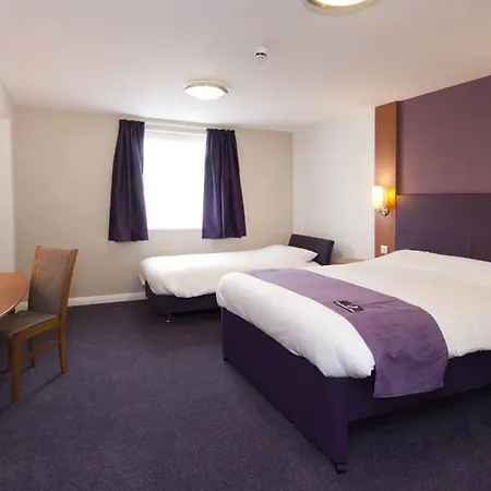 Premier Inn Chessington-3