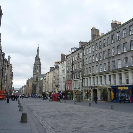 Clamshell Land - Royal Mile-2