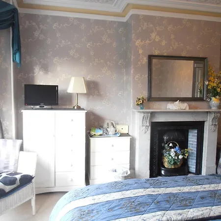 Riverside Guest House-3