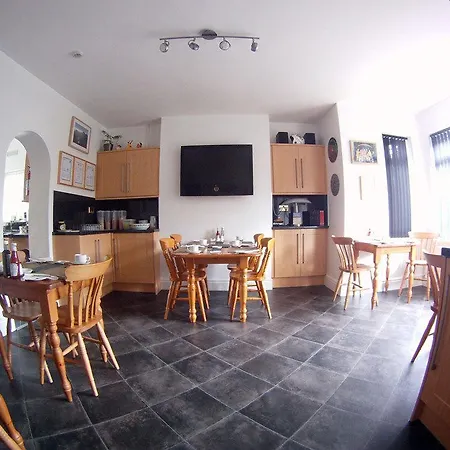 Glyn Peris Guest House-3