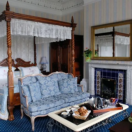 Willoughby House Hotel & Apartments-3