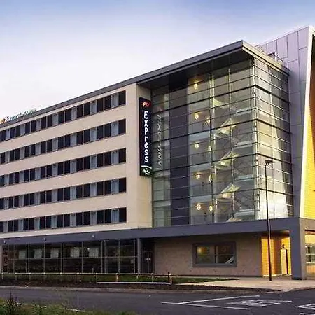 Holiday Inn Express Liverpool John Lennon Airport-3