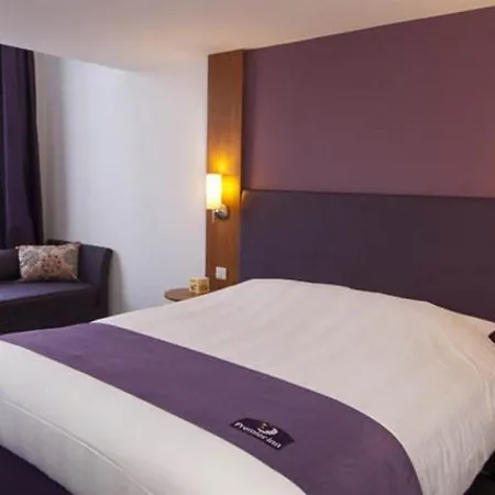 Premier Inn Wolverhampton City Centre-3
