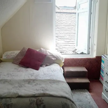 Poldhu Guest House-2