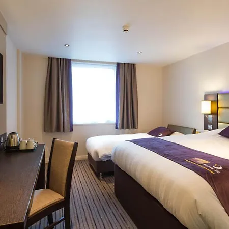 Premier Inn Basingstoke West-3