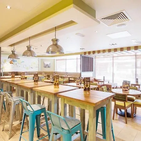 Premier Inn Eastbourne Town Centre-3