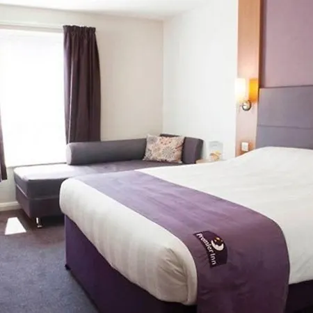 Premier Inn Yeovil Airfield-2