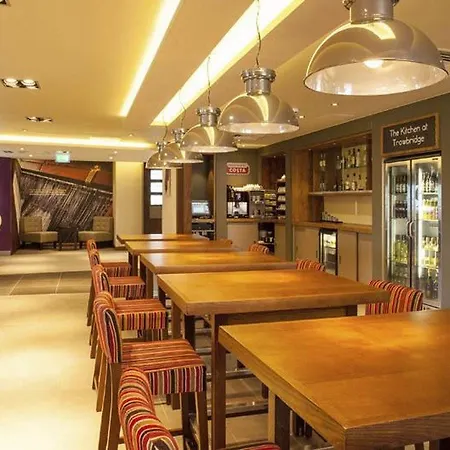 Premier Inn Trowbridge-3