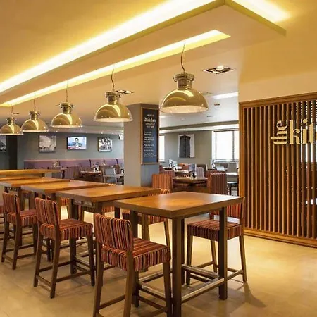 Premier Inn Trowbridge-2