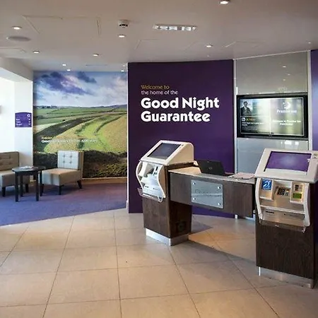 Premier Inn Dorchester-3