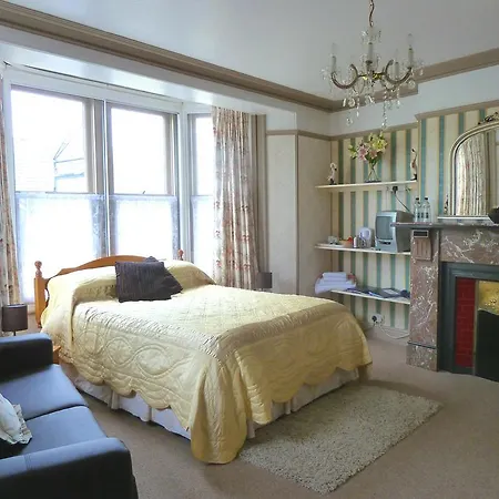 Lyndale Guest House-2