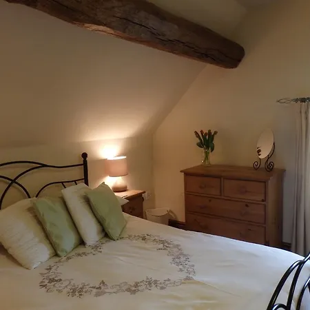 Pillarbox Cottage-3