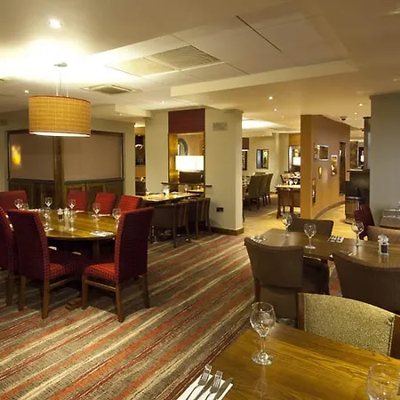 Premier Inn London Heathrow Airport T2 & T3 - Bath Road-2