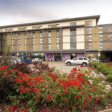 Premier Inn Watford - Croxley Green-3