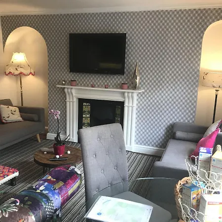 City Centre - Rivers Street, Quiet 2 Bed Ground Floor Georgian Garden Apartment-2