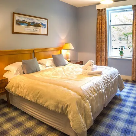 Glencanisp Lodge-2