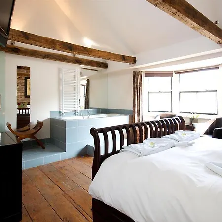 Griffin Guest House-2