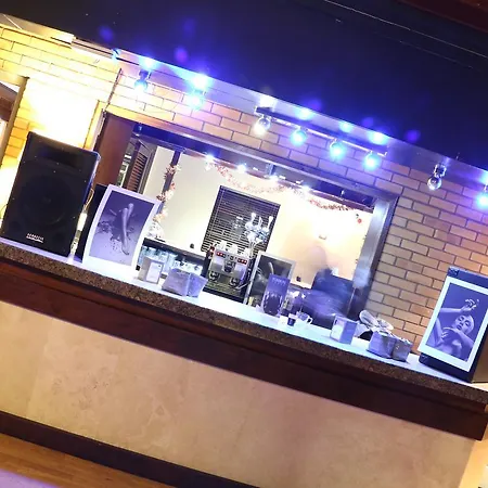 Island Inn-2