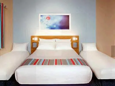 Travelodge Tamworth Central-2