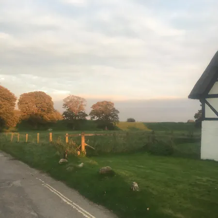 Avebury Lodge-2
