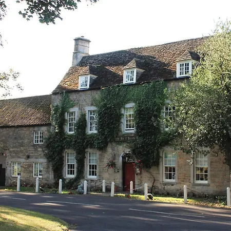 The Fox And Hounds-3
