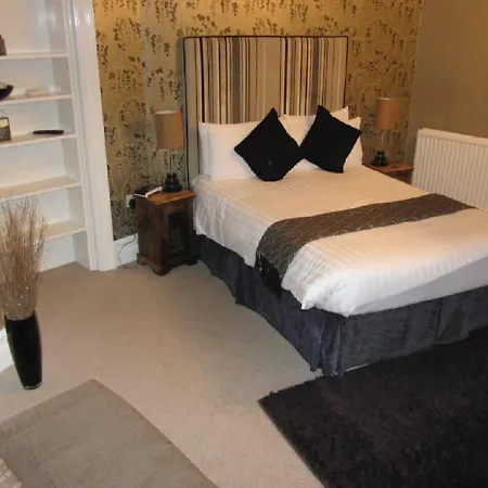 Monties Guest House - Adults Only-2