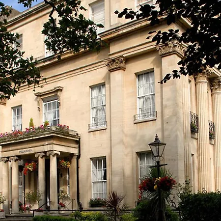 Willoughby House Hotel & Apartments-2