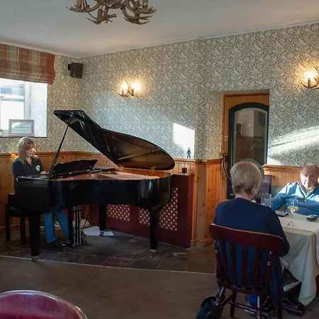 Kinmount Hotel-3
