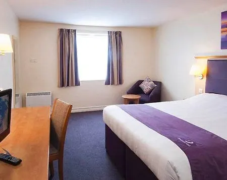 Premier Inn Luton - Airport-2