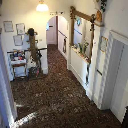 Holly Lodge-2