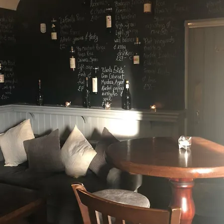 The Glazebury Bar And Restaurant With Accommodation-3