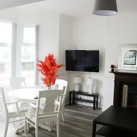 3 Fitzhamon Embankment Apartments Opposite Principality Stadium - Long Stay Offer-3