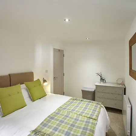 Host & Stay - Park View Apartment-3