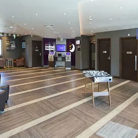 Premier Inn Addlestone-3