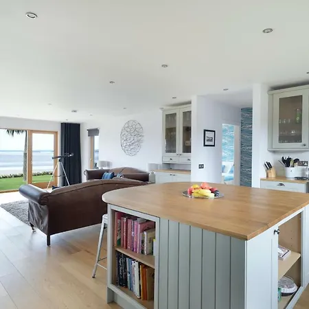 Airds Bay Luxury Beach House-2