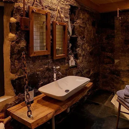 Lusa Bothy-2
