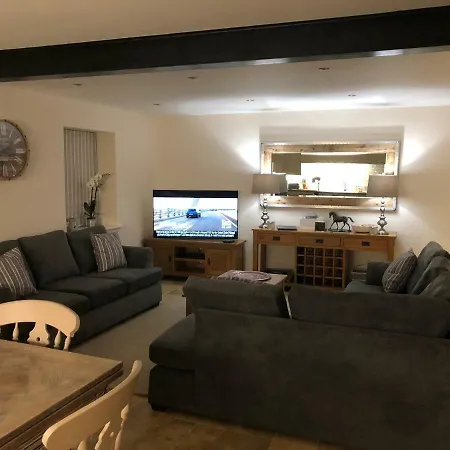 Camerton Inn Cottage-2