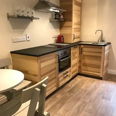 Bush House Accommodation - The Diamond-3