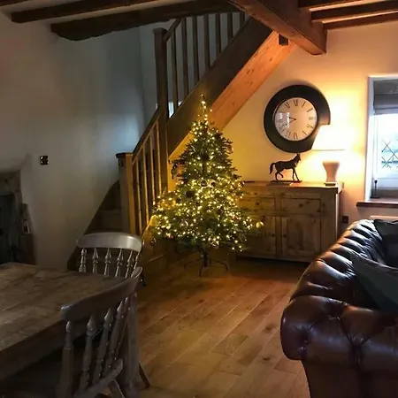 Stunning Blackberry Cottage With Log Burner - Located On Haworth Main Street-2