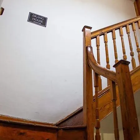 Drang House All Rooms Have Stairs-3