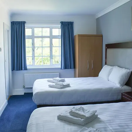 Heathrow Lodge-3