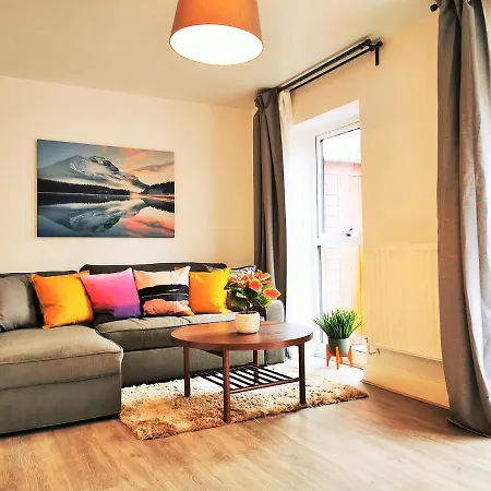 Lovely Holiday Home In Birmingham City Center 3 Bedrooms House By Hf Group-3