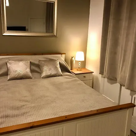 Velvet Nest 5 Min Walk From Train Station-2