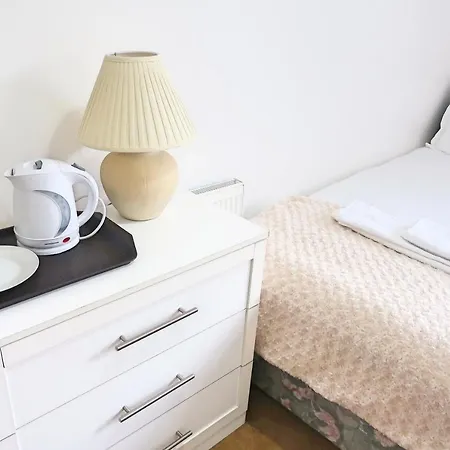 Whitburn Guest House About 7 Mins Walk To The City Free Internet Tv-2