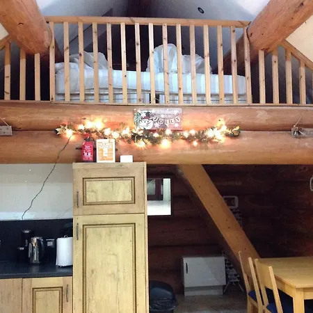Lyne View, Log Cabin-3