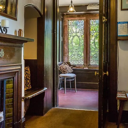 Carrick Lodge Guest House-3