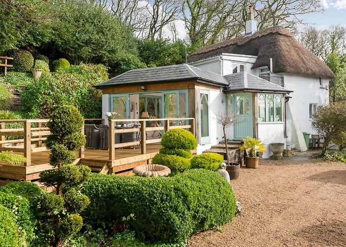 Forest Drove Cottage - Idyllic New Forest 6 Bedroom Thatched Cottage Ringwood, United Kingdom