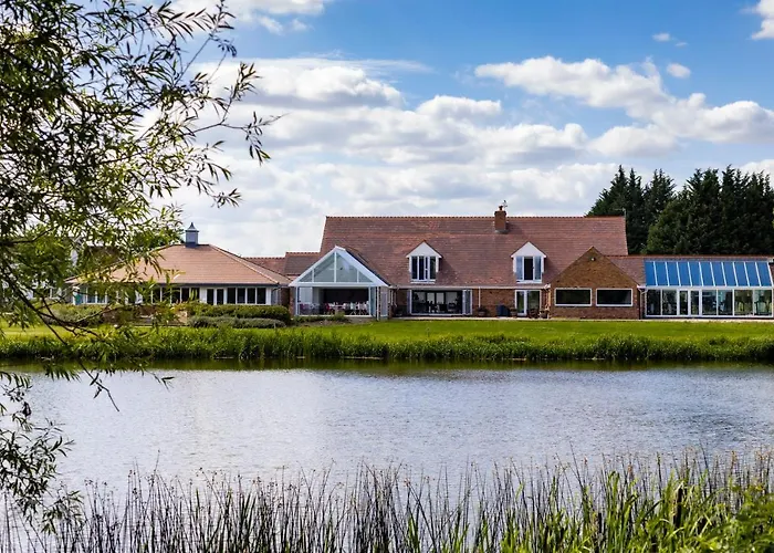 Kingfisher Hotel, Golf And Country Club